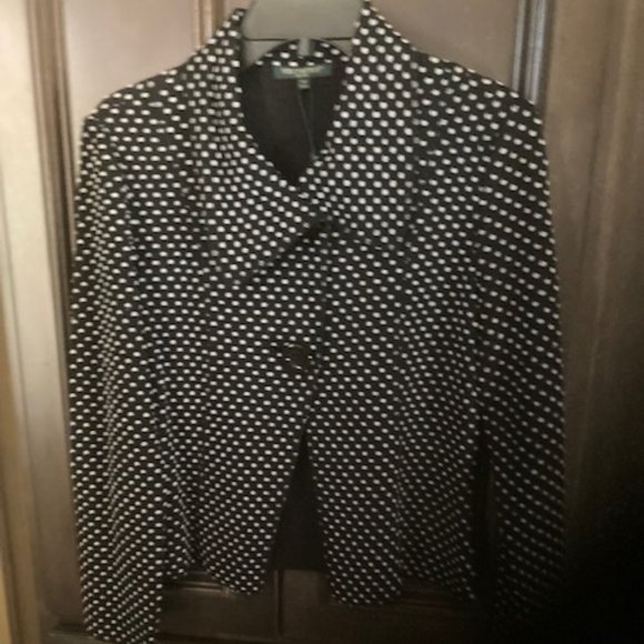 Long Sleeve Black/White Design Jacket - Picture 2 of 4